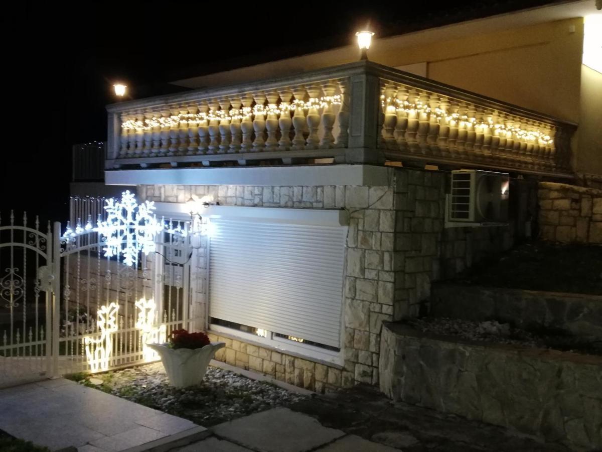 Guest House Vila Luka ポルトローシュ エクステリア 写真