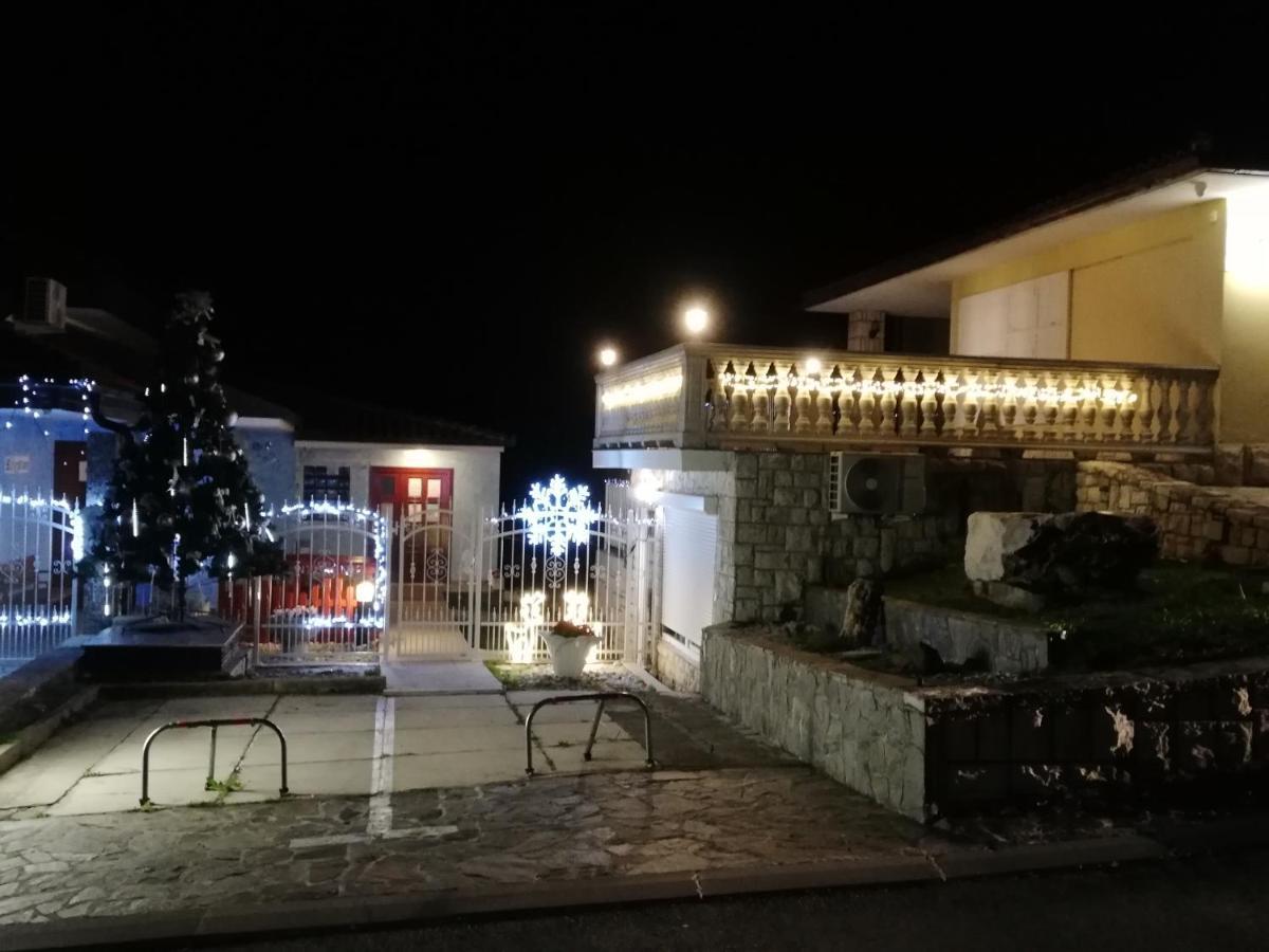 Guest House Vila Luka ポルトローシュ エクステリア 写真