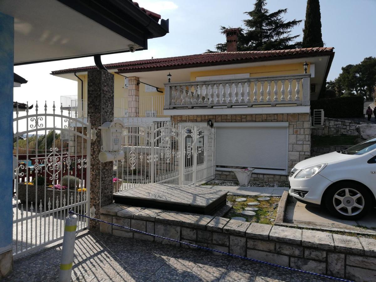Guest House Vila Luka ポルトローシュ エクステリア 写真