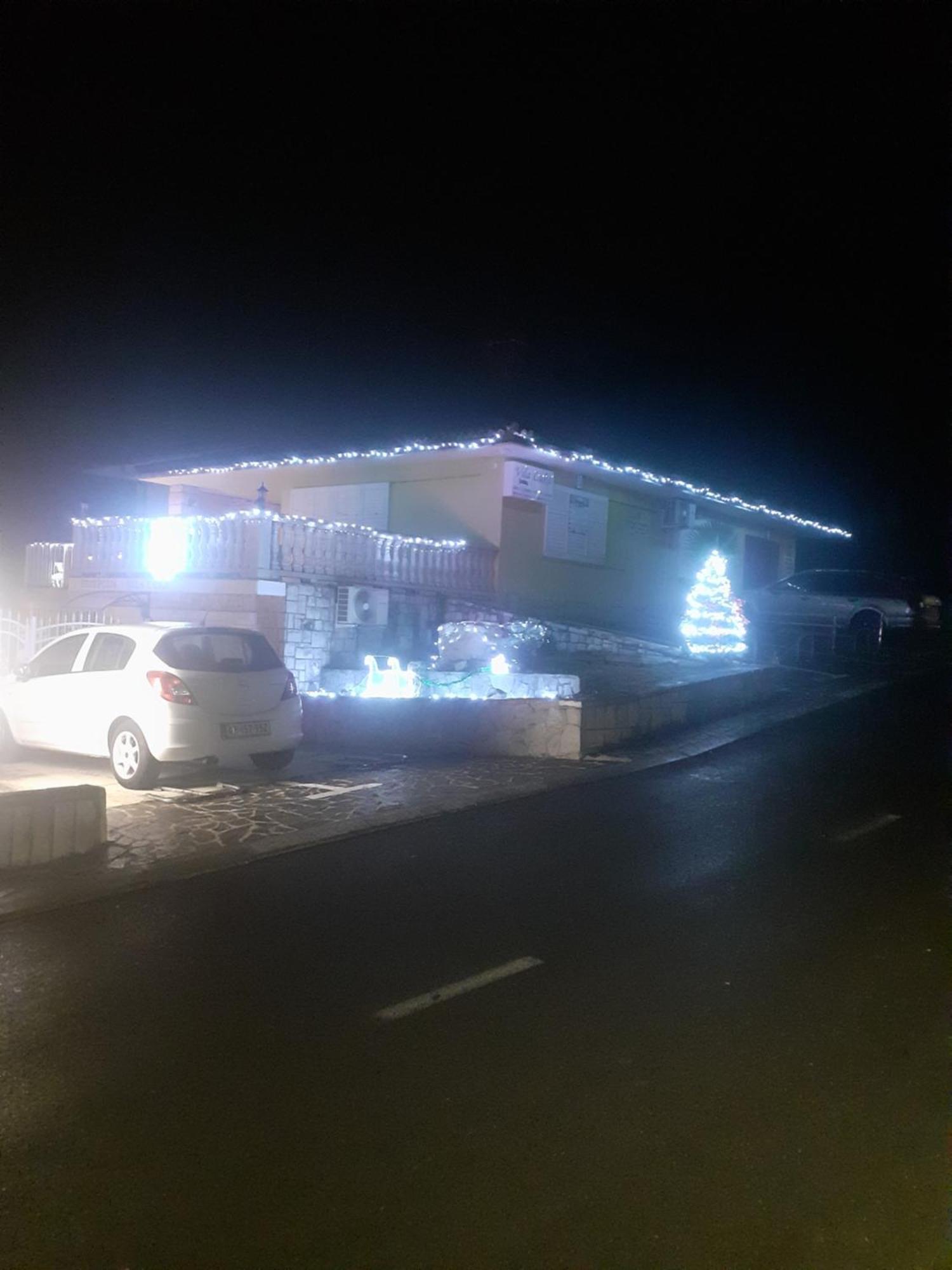 Guest House Vila Luka ポルトローシュ エクステリア 写真