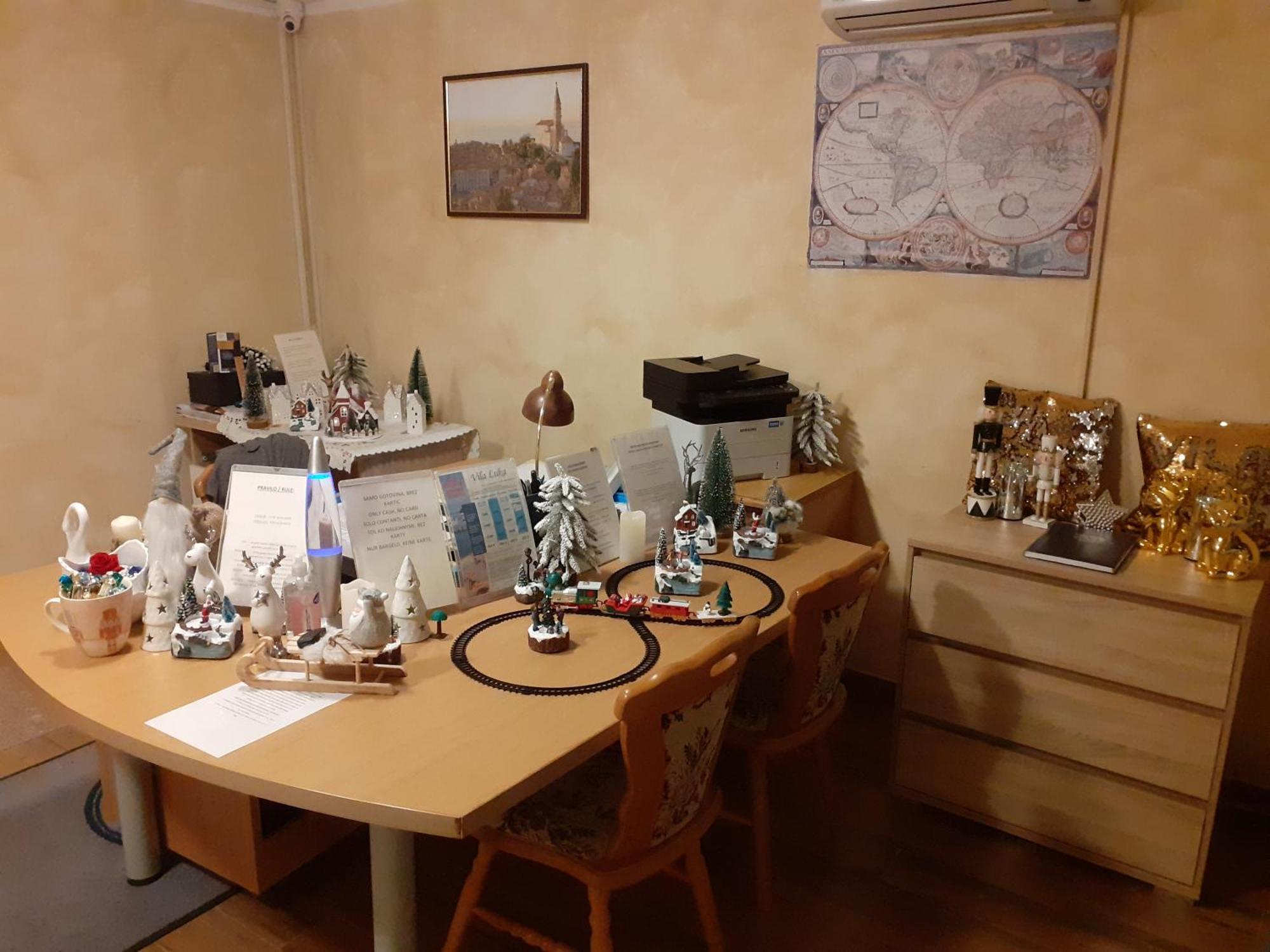 Guest House Vila Luka ポルトローシュ エクステリア 写真
