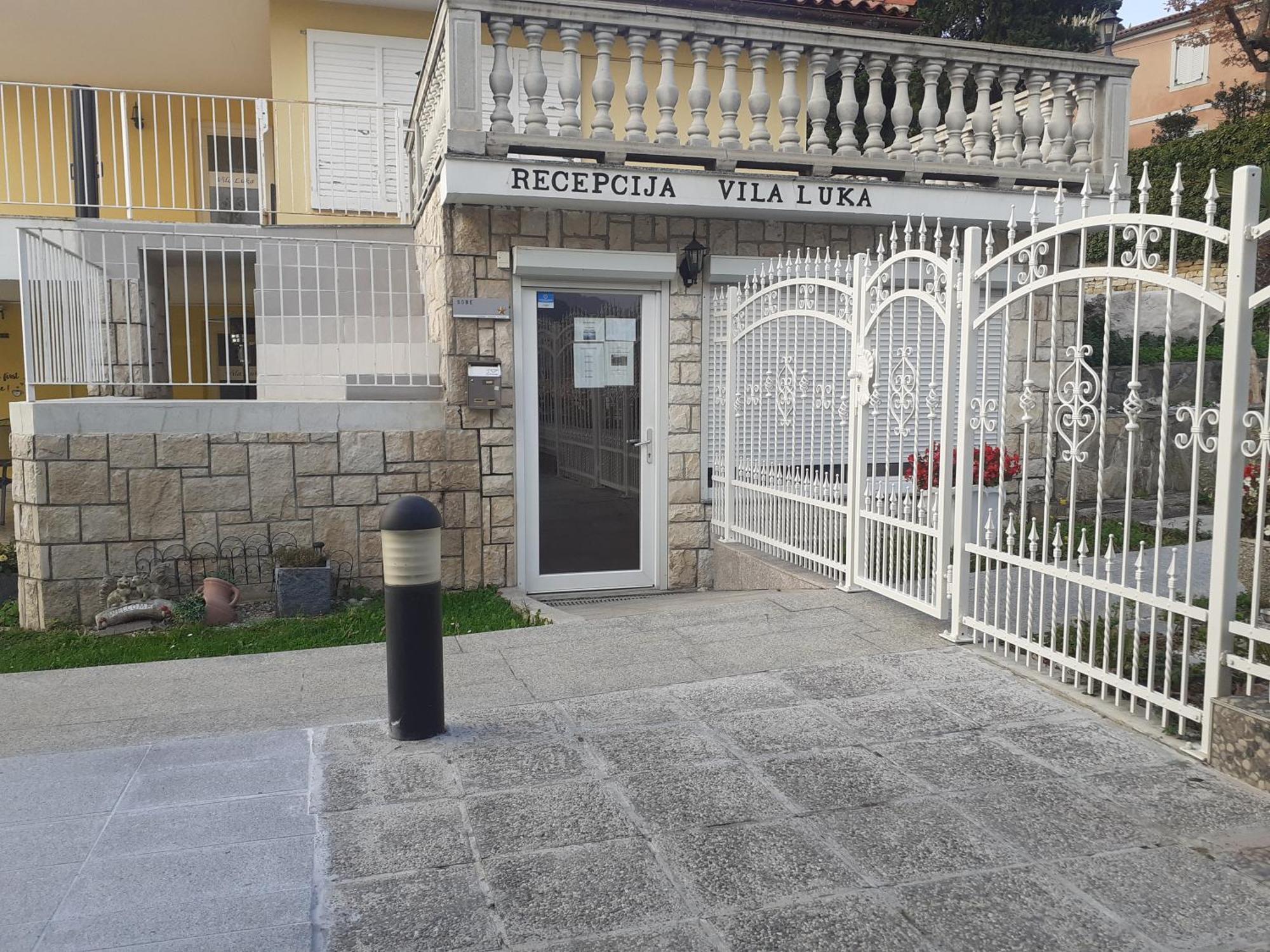 Guest House Vila Luka ポルトローシュ エクステリア 写真