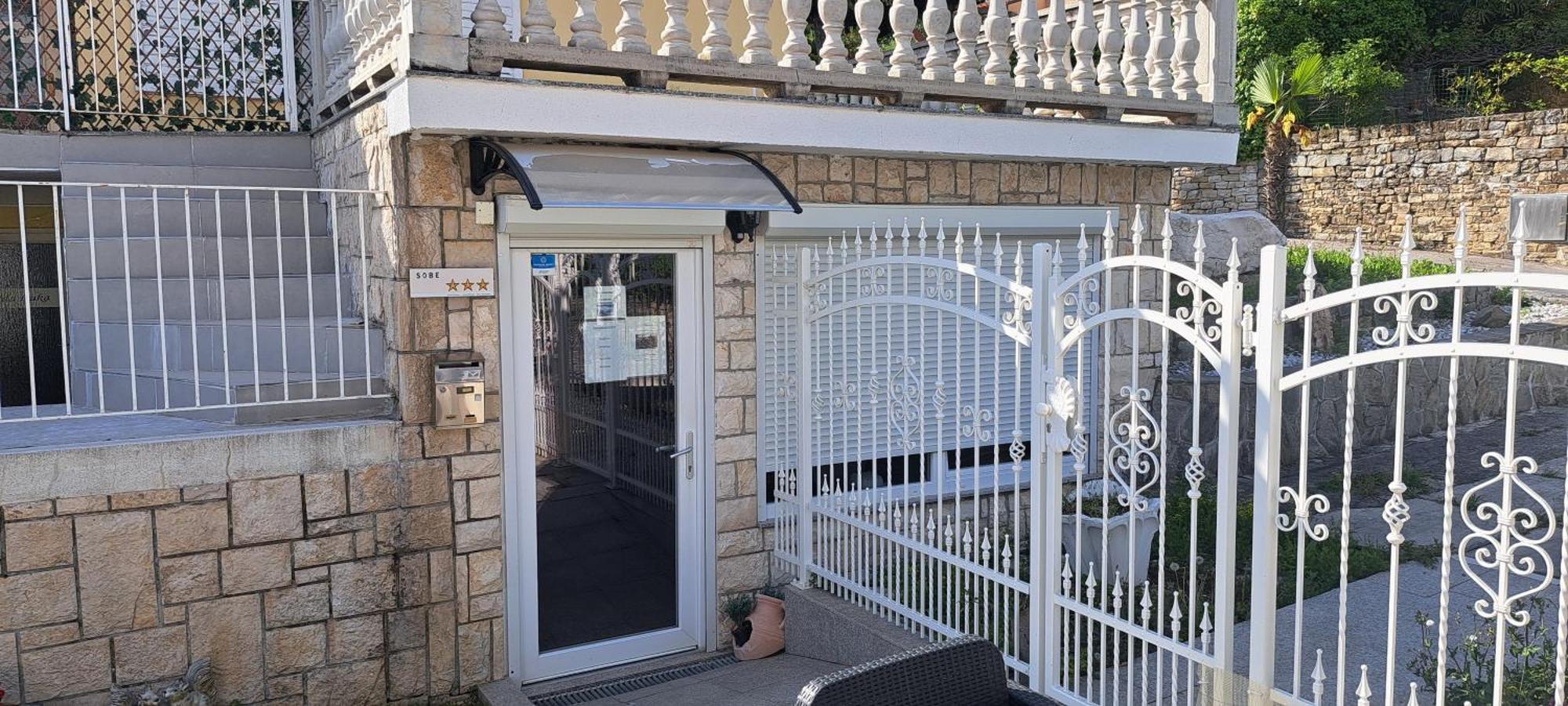 Guest House Vila Luka ポルトローシュ エクステリア 写真