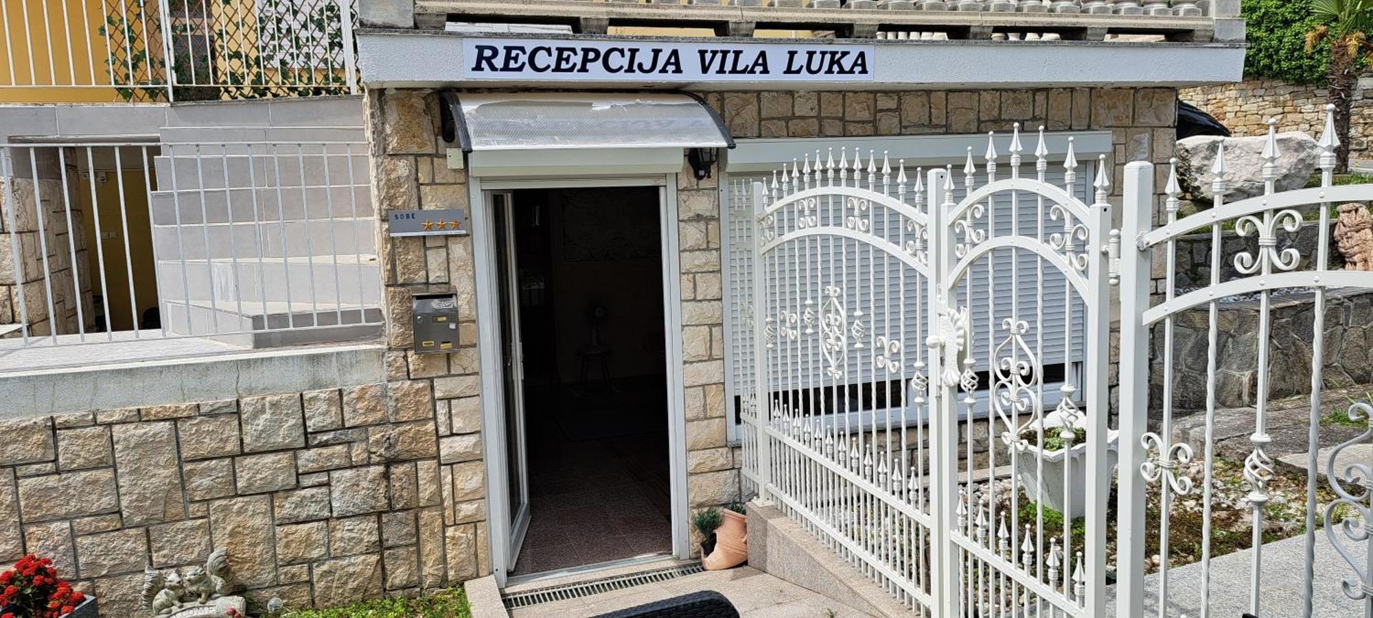 Guest House Vila Luka ポルトローシュ エクステリア 写真