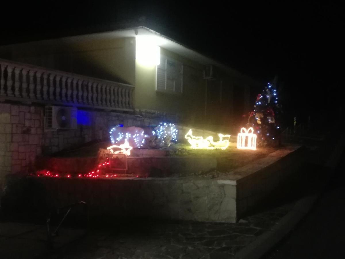Guest House Vila Luka ポルトローシュ エクステリア 写真