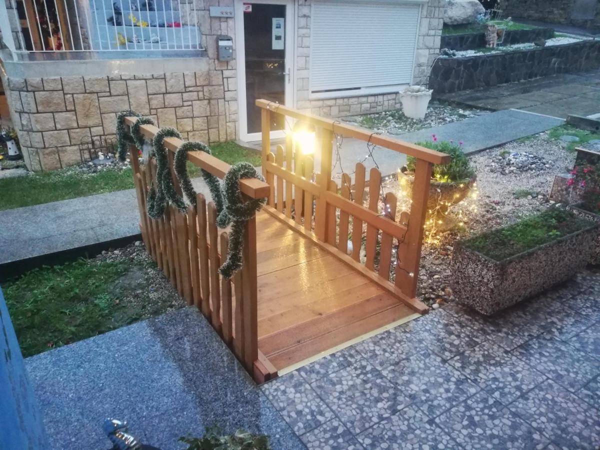 Guest House Vila Luka ポルトローシュ エクステリア 写真