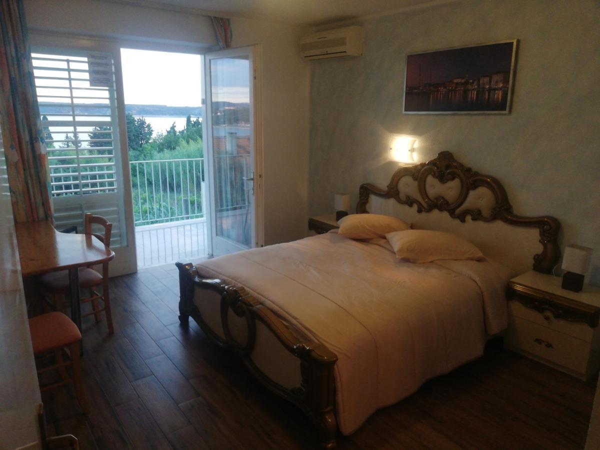 Guest House Vila Luka ポルトローシュ エクステリア 写真
